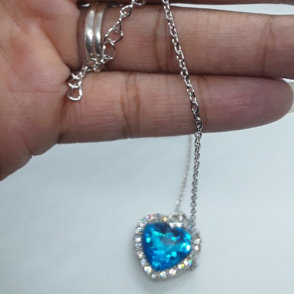 Dazzling Ocean Blue Heart Necklace - Picture 4 of 4